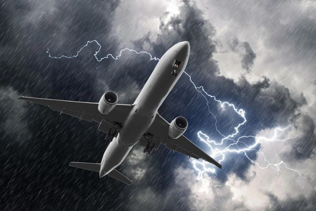 plane Flying in Thunderstorms and Lightning