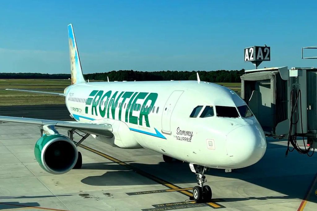 Does Frontier Fly into Myrtle Beach