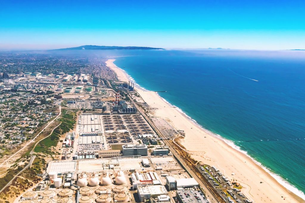 Take a tour of Dockweiler Beach near Los Angeles Airport